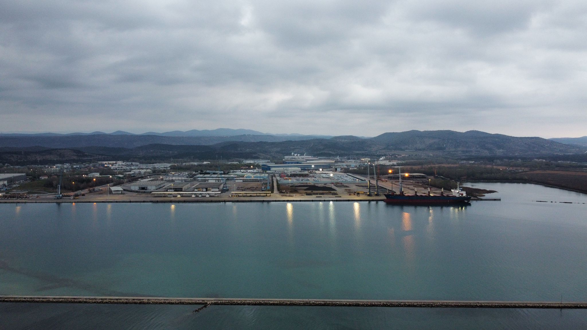 Monfalcone, la Capitaneria aumenta il pescaggio per alcuni accosti del porto